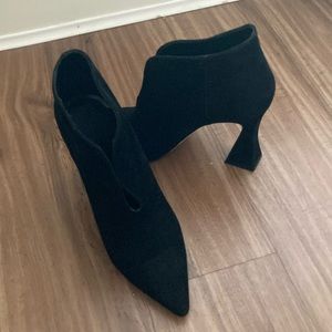 Stunning Vince Camuto Suede shoes